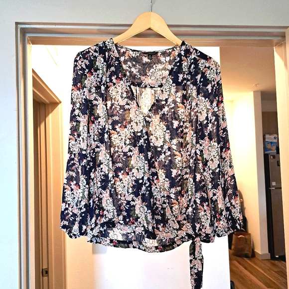 Lucky Brand Sheer Faux Wrap Top Size M EUC - Picture 2 of 7